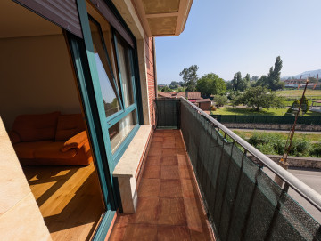 Piso de 2 habitaciones con 2 terraza en Colindres