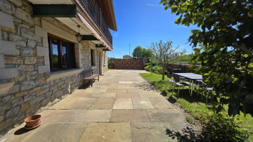 ESPECTACULAR CASA DE PIEDRA INDEPENDIENTE EN QUEVEDA