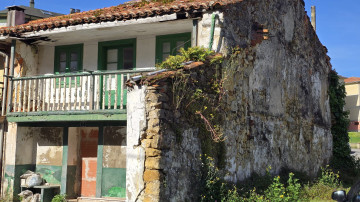 CASA EN EL CENTRO CON JARDIN PARA REFORMAR