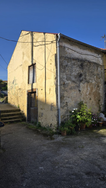 CASA EN EL CENTRO CON JARDIN PARA REFORMAR