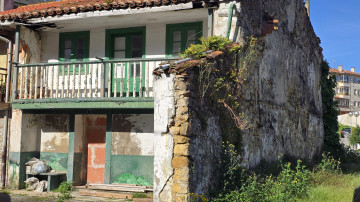 CASA EN EL CENTRO CON JARDIN PARA REFORMAR