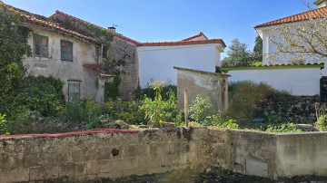CASA EN EL CENTRO CON JARDIN PARA REFORMAR