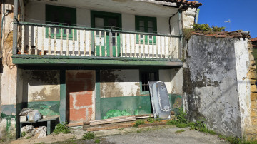 CASA EN EL CENTRO CON JARDIN PARA REFORMAR