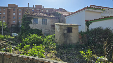 CASA EN EL CENTRO CON JARDIN PARA REFORMAR