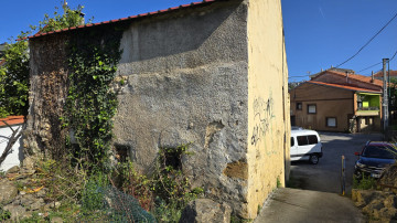 CASA EN EL CENTRO CON JARDIN PARA REFORMAR