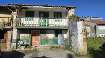 CASA EN EL CENTRO CON JARDIN PARA REFORMAR
