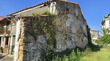 CASA EN EL CENTRO CON JARDIN PARA REFORMAR