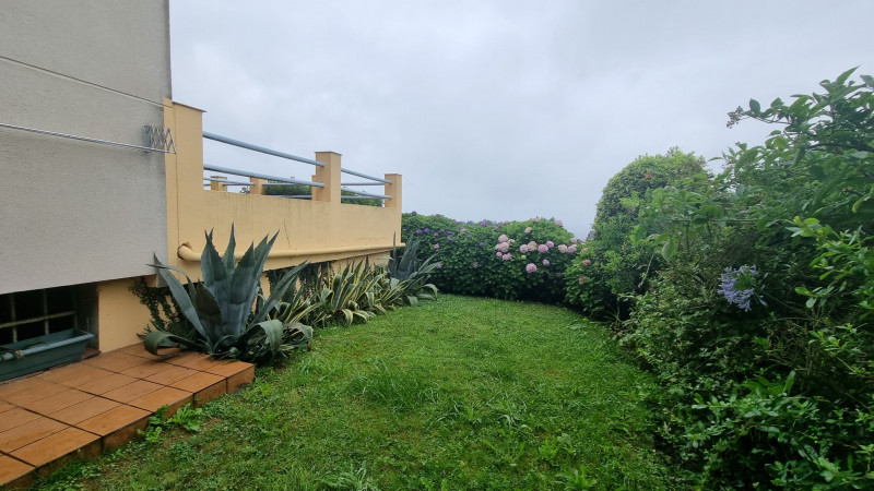 Triplex con jardín y terraza y vistas al mar en Suances