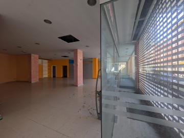 Venta de Locales en Los Corrales de Buelna