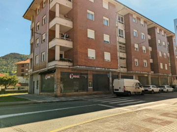 Venta de Locales en Los Corrales de Buelna