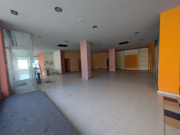 Venta de Locales en Los Corrales de Buelna