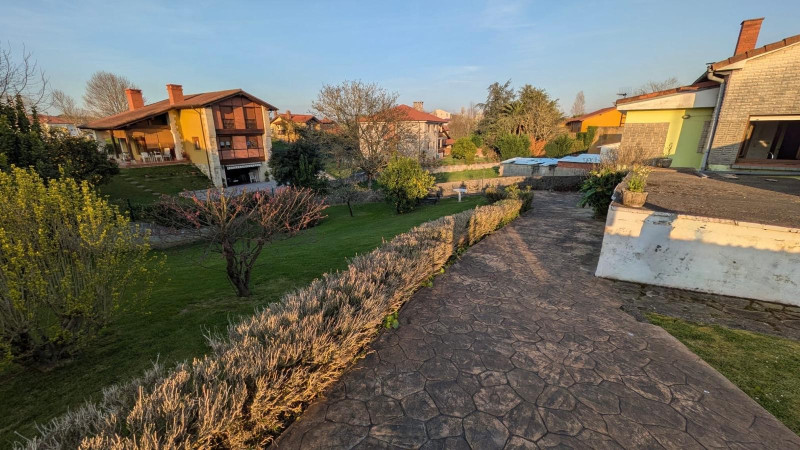 CASA INDEPENDIENTE EN FINCA DE 728M2