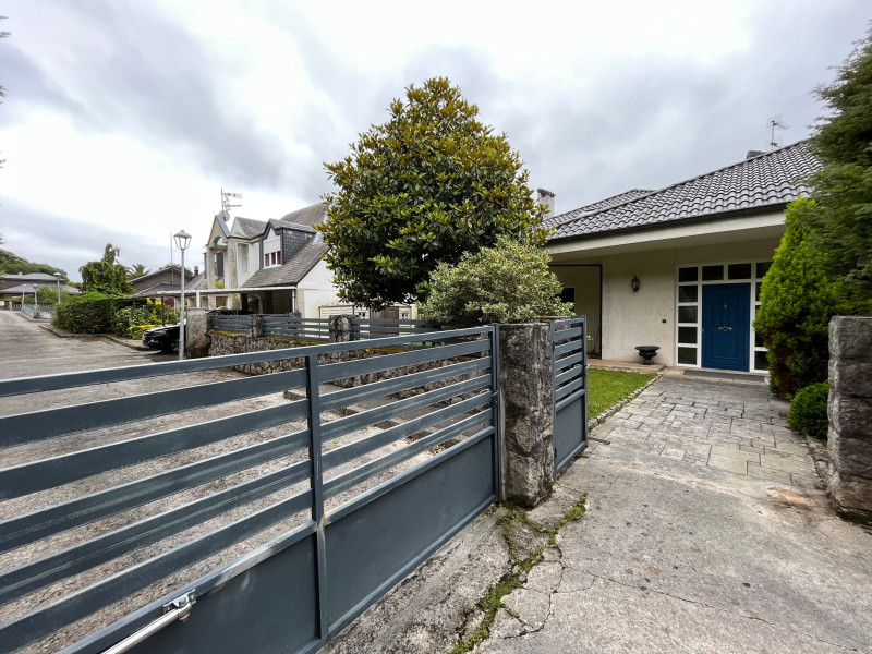 Exclusivo Chalet en Urbanización La Mina, Puente Arce (Cantabria)