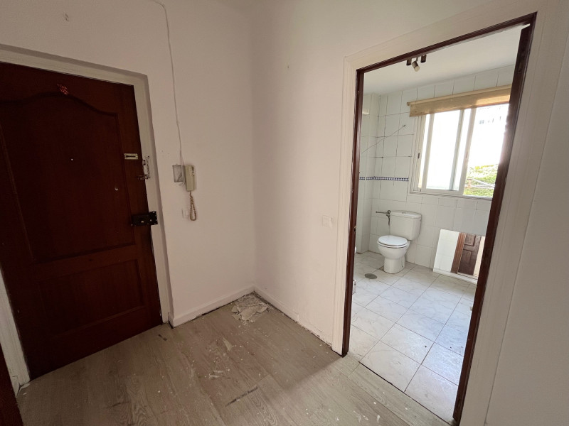 Piso para reformar íntegramente en el centro de Santander – Gran potencial de inversión y personalización.