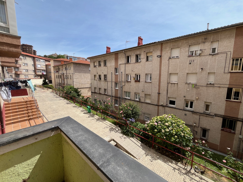 Piso para reformar íntegramente en el centro de Santander – Gran potencial de inversión y personalización.