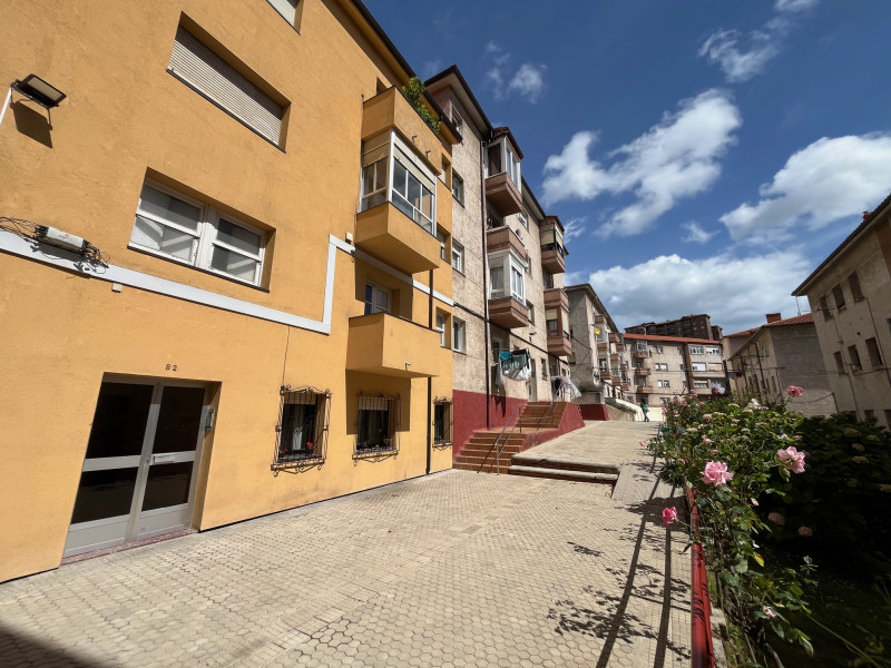 Piso para reformar íntegramente en el centro de Santander – Gran potencial de inversión y personalización.