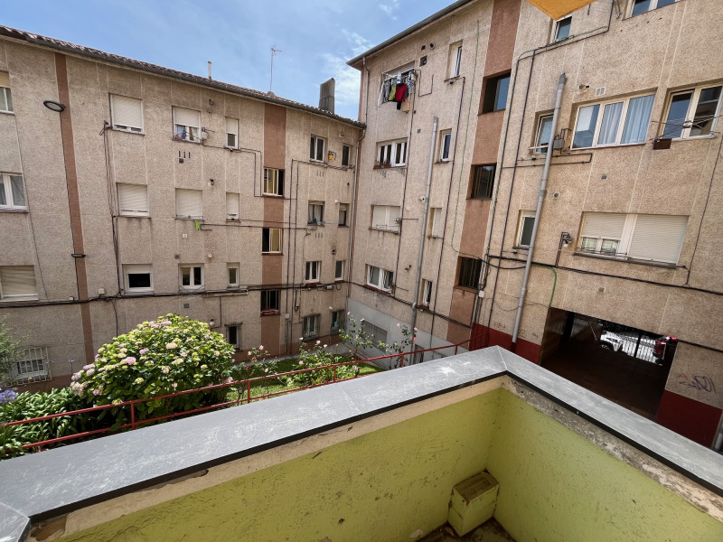 Piso para reformar íntegramente en el centro de Santander – Gran potencial de inversión y personalización.