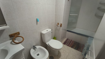 Venta de piso con plaza de garaje y trastero en Los Corrales de Buelna