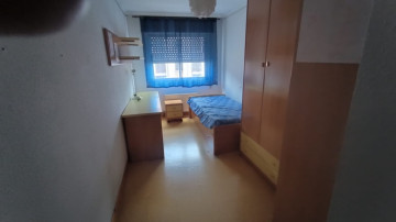 Venta de piso con plaza de garaje y trastero en Los Corrales de Buelna