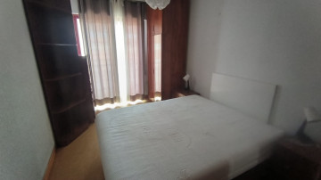 Venta de piso con plaza de garaje y trastero en Los Corrales de Buelna