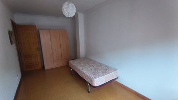 Venta de piso con plaza de garaje y trastero en Los Corrales de Buelna