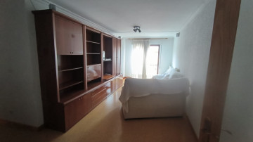 Venta de piso con plaza de garaje y trastero en Los Corrales de Buelna