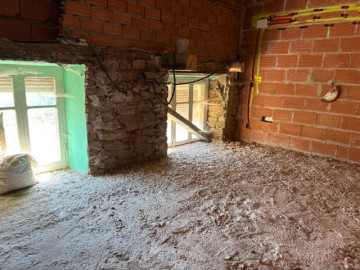 Casa de piedra en Mave