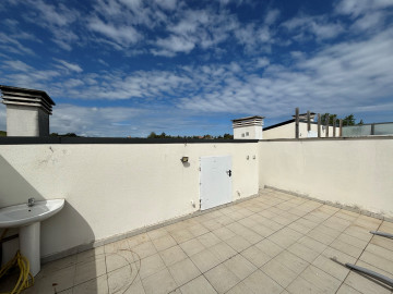 Venta de piso con amplia terraza en Mogro,cerca de la playa