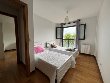 Venta de piso con amplia terraza en Mogro,cerca de la playa