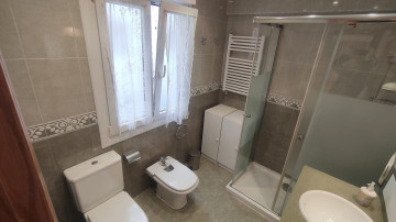 Baño en suite, habitación 1, plato ducha cuadrad