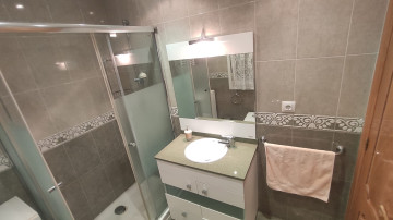 Baño en suite, habitación 1, plato ducha cuadrad