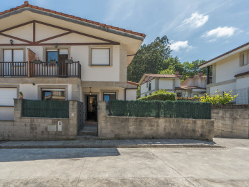 Casas o chalets en Venta en Ampuero Ref 039300 Foto 1-Carrousel
