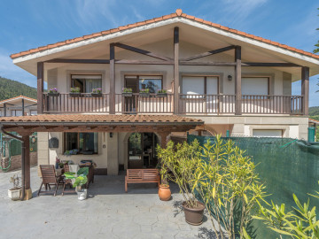 Casas o chalets en Venta en Ampuero Ref 039300 Foto 2-Carrousel