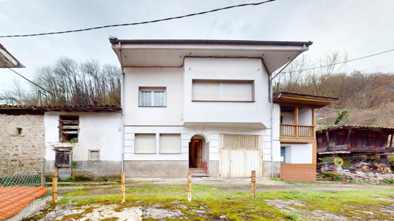 Casa Laviana para personalizar, en el bello entorno rural de Lorio