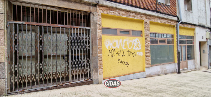 LOCAL COMERCIAL EN LA CALLE PEREZ DE LA SALA