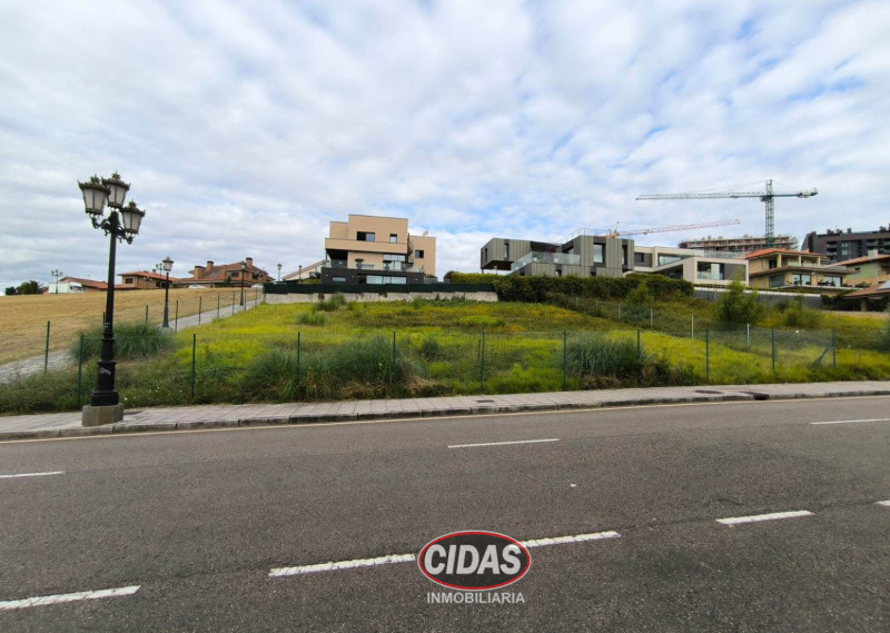 PARCELA EDIFICABLE EN MONTECERRAO